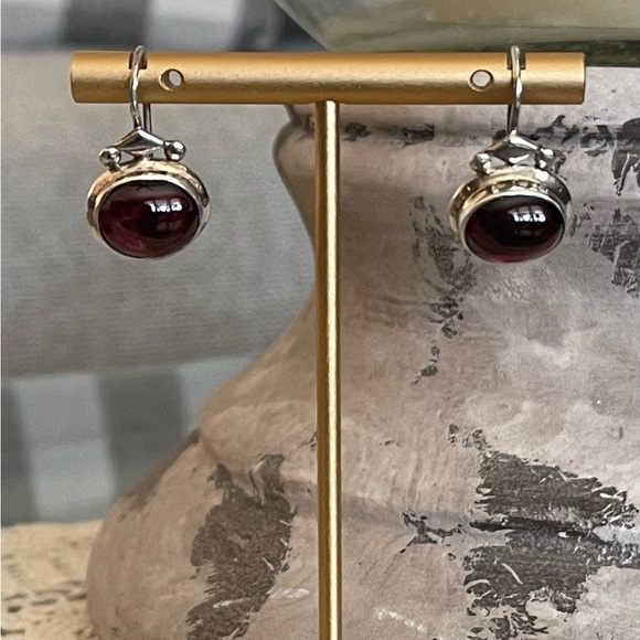 Authentic Vintage Garnet Stone Set in 925 Silver with an India marking - Picture 2 of 4